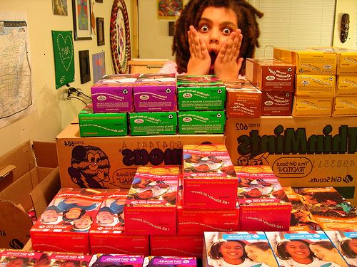 Hoe je een meisje scout cookies booth verkoop te organiseren. Wanneer cookies komen, bestellen wat de meisjes nodig hebben voor hun klanten, evenals tal van extra&#39;s voor de kraam verkoop.
