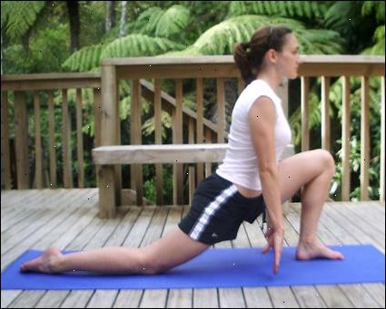 Hoe te rekken voor de splitsingen. Opwarmen voordat stretching voor de splitst: het is belangrijk dat je spieren warm zijn.
