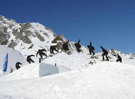 Hoe te frontside 180 op een snowboard. Het uitzoeken van een goede plek om het uit te proberen, en waarschijnlijk vallen.