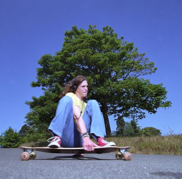 Hoe te bergaf rijden op een skateboard. Leer hoe om te stoppen!