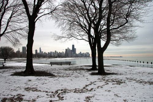 Hoe maak je een chicago winter te overleven. Bescherm uw bovenlichaam.