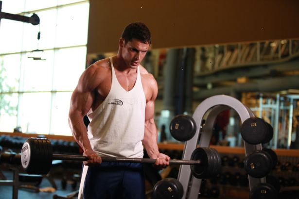 Hoe je beter biceps te krijgen. Concentratie krullen.