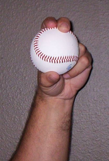 Hoe te gooien een curveball. Begin door te leren hoe je een standaard curve bal te gooien.